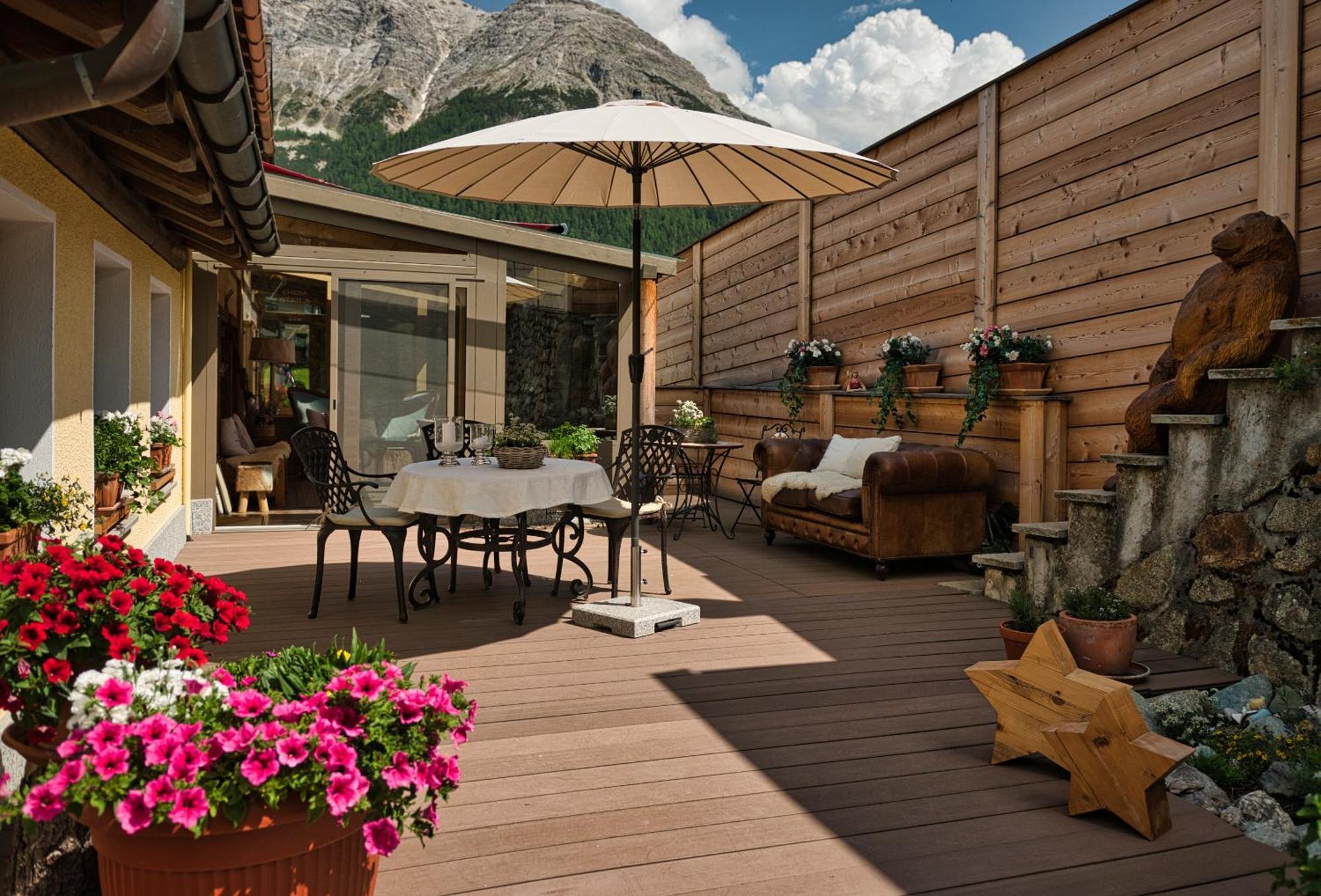 Hotel Chesa Staila La Punt-Chamues-ch Exterior foto